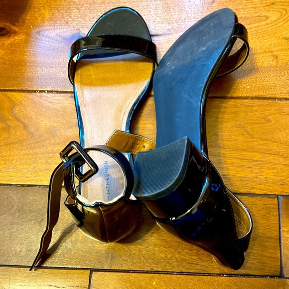14th & Union W 7.5 7 1/2 Black Slight Wedge Heel Sandals - Picture 6 of 6